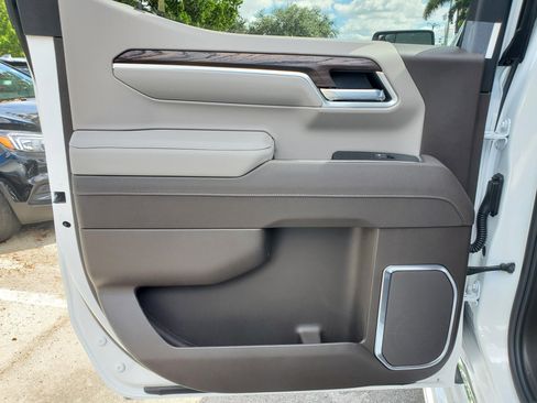 New 2026 GMC Sierra 1500 SLT w/ SLT Premium Package image 9