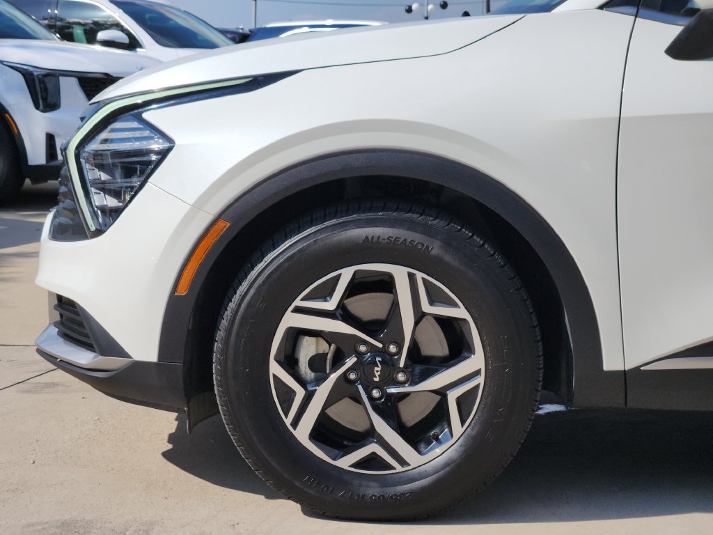 Certified 2024 Kia Sportage LX FWD image 17