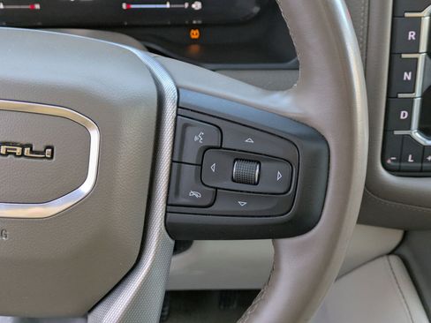 Used 2023 GMC Yukon XL Denali image 18