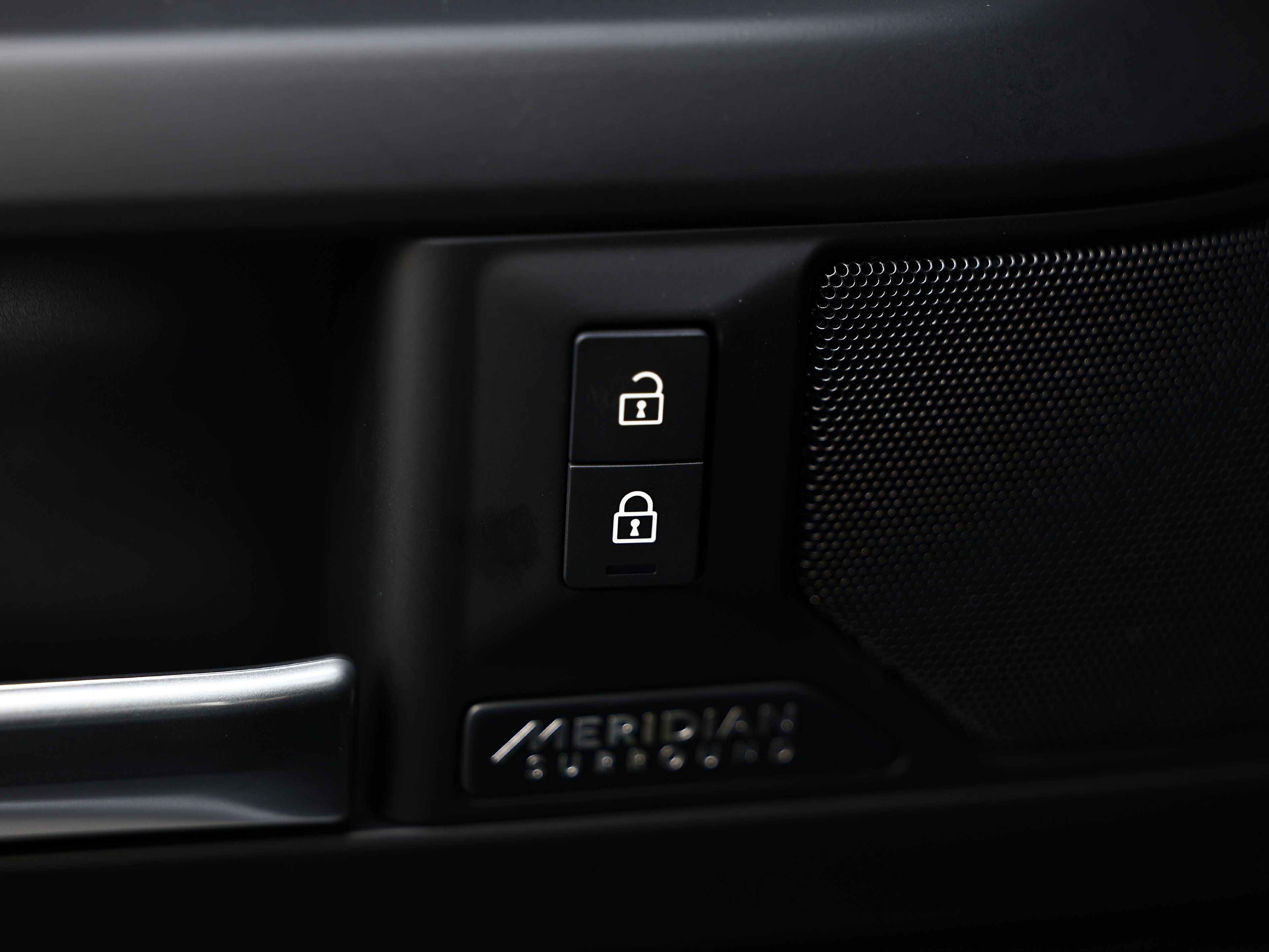 New 2026 Land Rover Defender 110 X-Dynamic SE AWD/4WD image 19