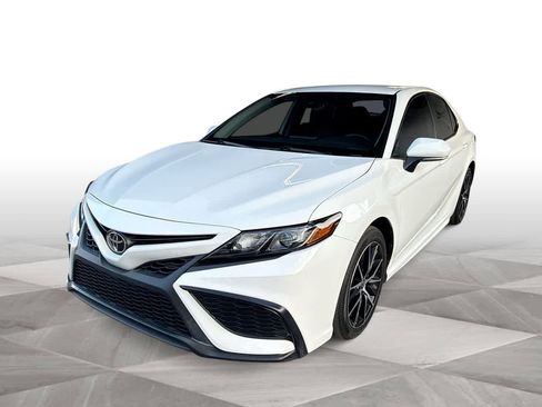 Used 2024 Toyota Camry SE FWD image 4