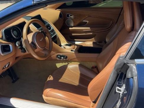 Used 2019 Aston Martin DB11 Volante RWD image 2
