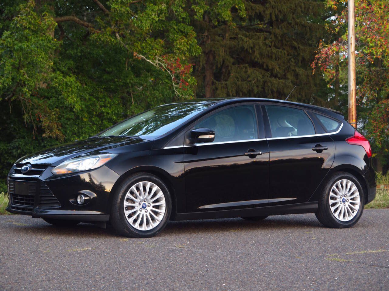 Used 2012 Ford Focus Titanium FWD image 1