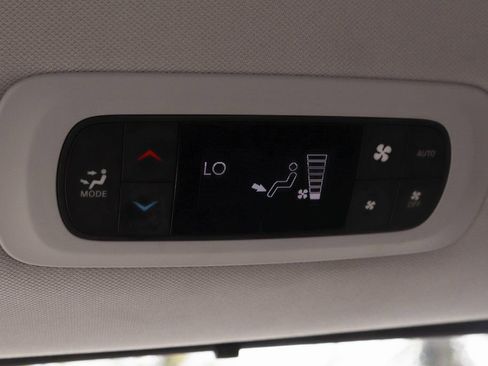 Used 2021 Chrysler Pacifica Touring-L image 44