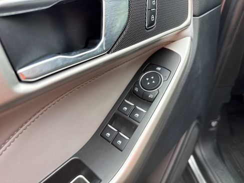 Used 2023 Ford Explorer XLT w/ Equipment Group 202A AWD/4WD image 31