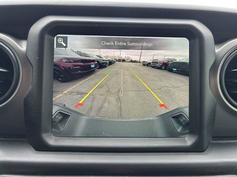 Used 2022 Jeep Gladiator Sport image 24