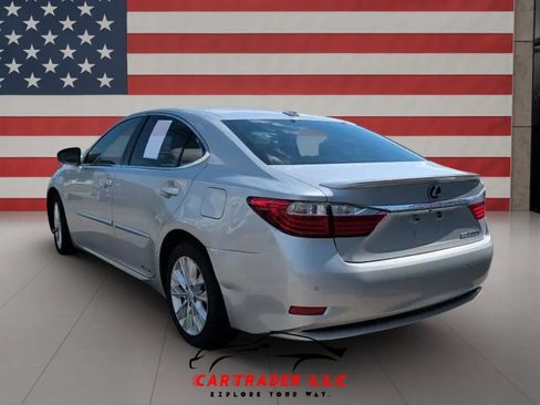 Used 2013 Lexus ES 300h w/ Luxury Pkg FWD image 4