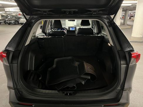 Used 2020 Toyota RAV4 XLE image 33