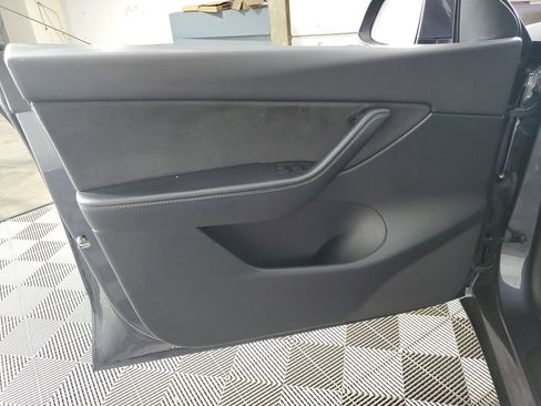 Used 2021 Tesla Model Y Long Range image 24