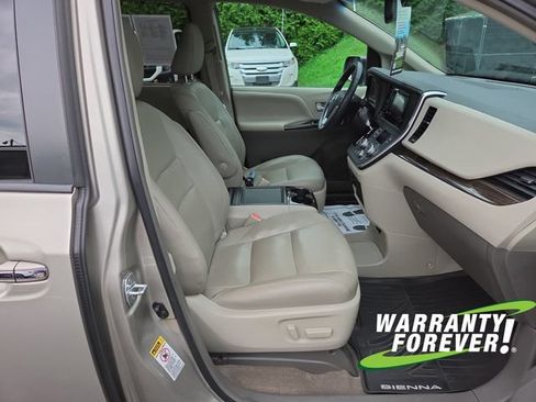Used 2017 Toyota Sienna XLE Premium FWD image 15