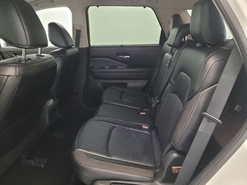 Used 2022 Nissan Pathfinder SL w/ SL Black Package AWD/4WD image 18