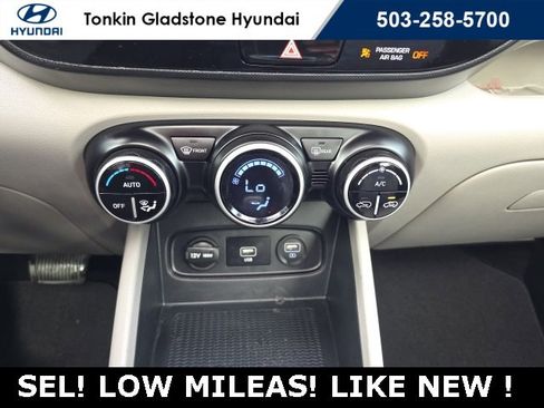 Used 2020 Hyundai Venue SEL w/ Convenience Package image 18