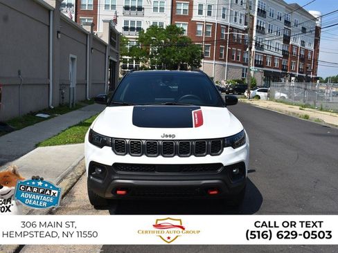 Used 2025 Jeep Compass Trailhawk AWD/4WD image 2
