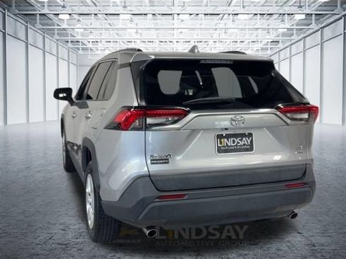 Used 2021 Toyota RAV4 LE w/ Carpet Mat Package (TMS) AWD/4WD image 10
