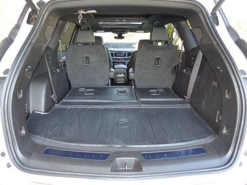 Used 2023 Buick Enclave Avenir w/ Avenir Technology Package AWD/4WD image 31