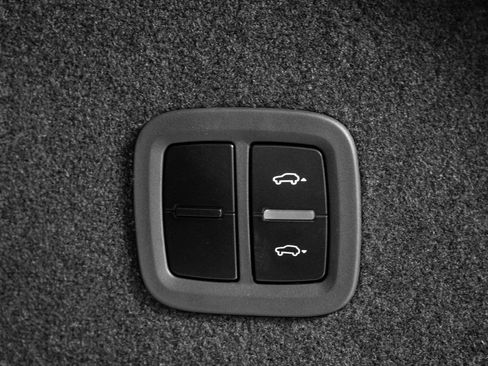 New 2026 Porsche Cayenne Base image 32