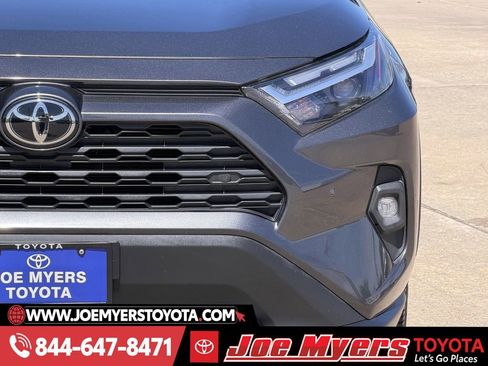 Used 2023 Toyota RAV4 XLE Premium image 4