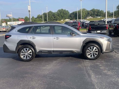 Used 2025 Subaru Outback AWD/4WD image 2