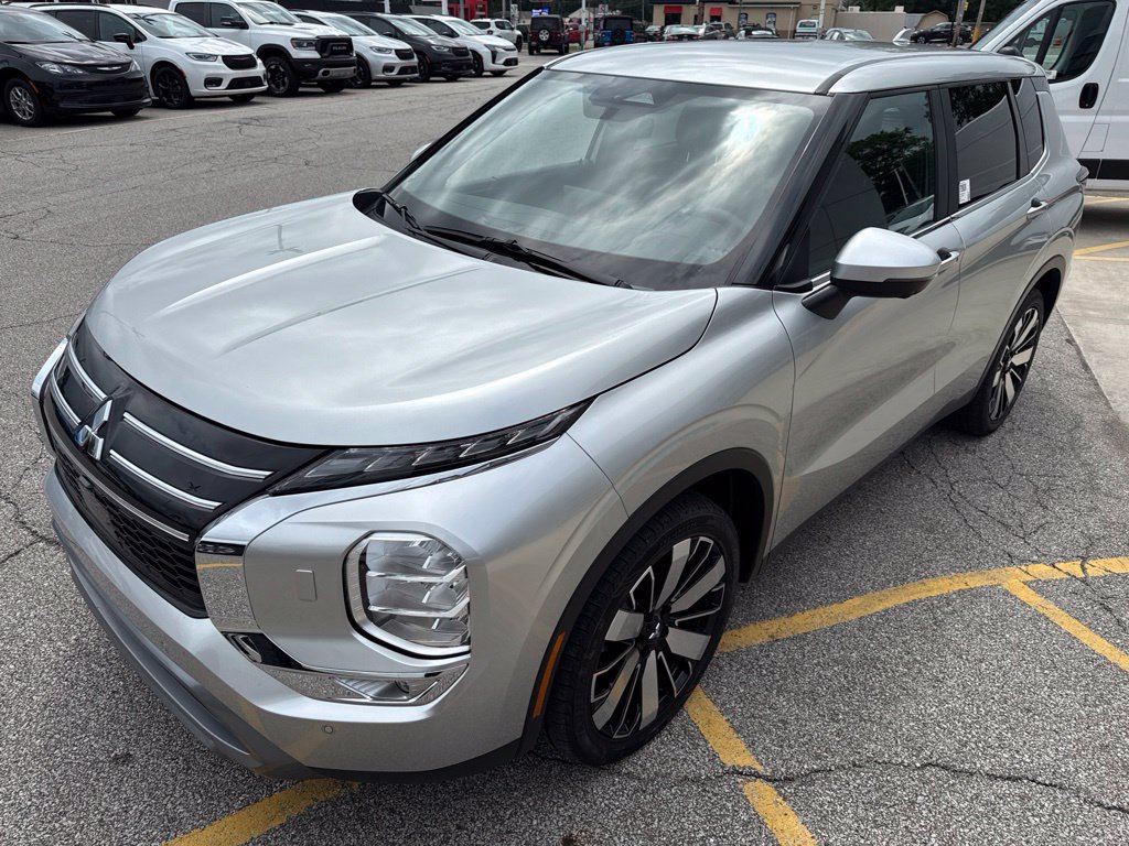 Used 2025 Mitsubishi Outlander SE AWD/4WD image 9