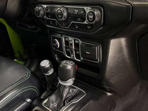 Used 2018 Jeep Wrangler Unlimited Sahara w/ Uconnect 4C Nav & Sound Group AWD/4WD image 43