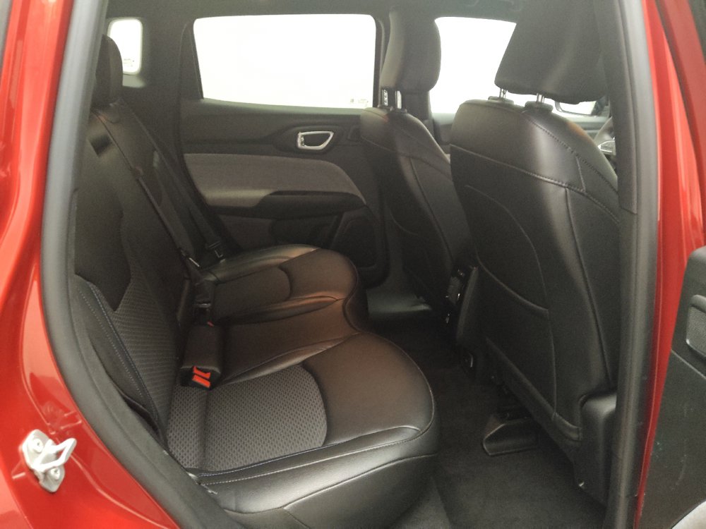 Used 2025 Jeep Compass Latitude w/ Sun & Sound Group AWD/4WD image 19