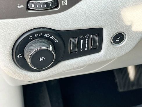 Certified 2022 Jeep Cherokee Latitude Lux image 10