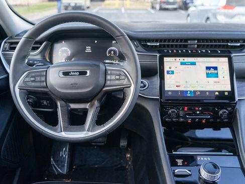 Used 2024 Jeep Grand Cherokee Limited image 13