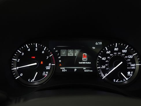 Used 2020 Toyota Highlander XLE image 29