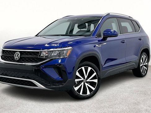 Used 2024 Volkswagen Taos SE image 14