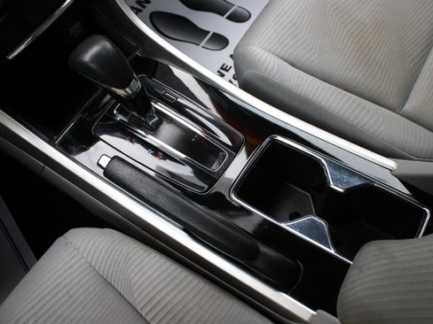 Used 2017 Honda Accord LX image 43