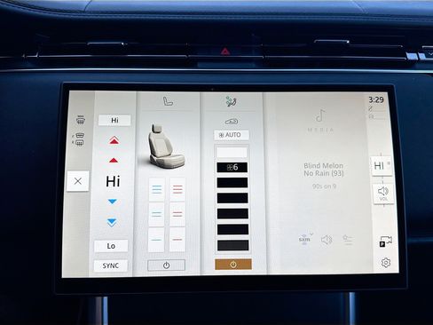 New 2025 Land Rover Range Rover Long Wheelbase SE image 36