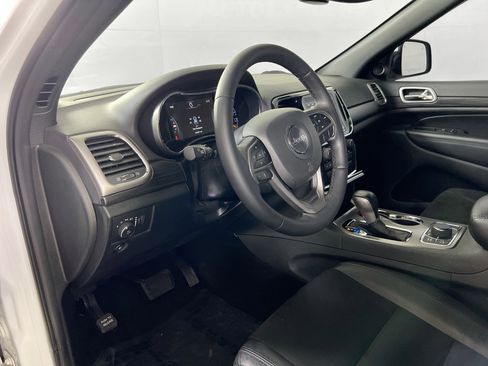 Used 2022 Jeep Grand Cherokee Laredo X AWD/4WD image 9