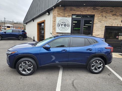 Used 2024 Chevrolet Trax LT w/ Driver Confidence Package image 2