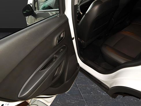 Used 2022 Chevrolet Trax LT w/ Sport Edition image 29