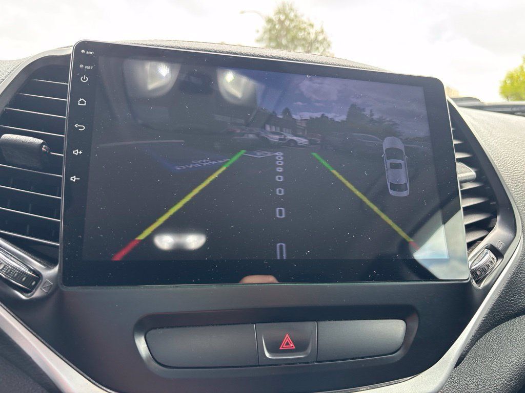 Used 2017 Jeep Cherokee Latitude FWD image 22