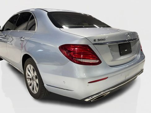 Used 2017 Mercedes-Benz E 300 4MATIC w/ Premium 1 Package image 9