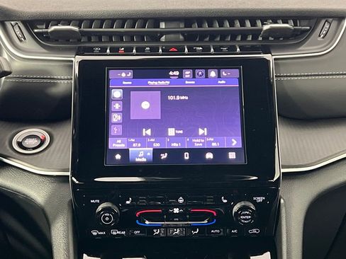 New 2025 Jeep Grand Cherokee Laredo w/ Luxury Tech Group I RWD image 29