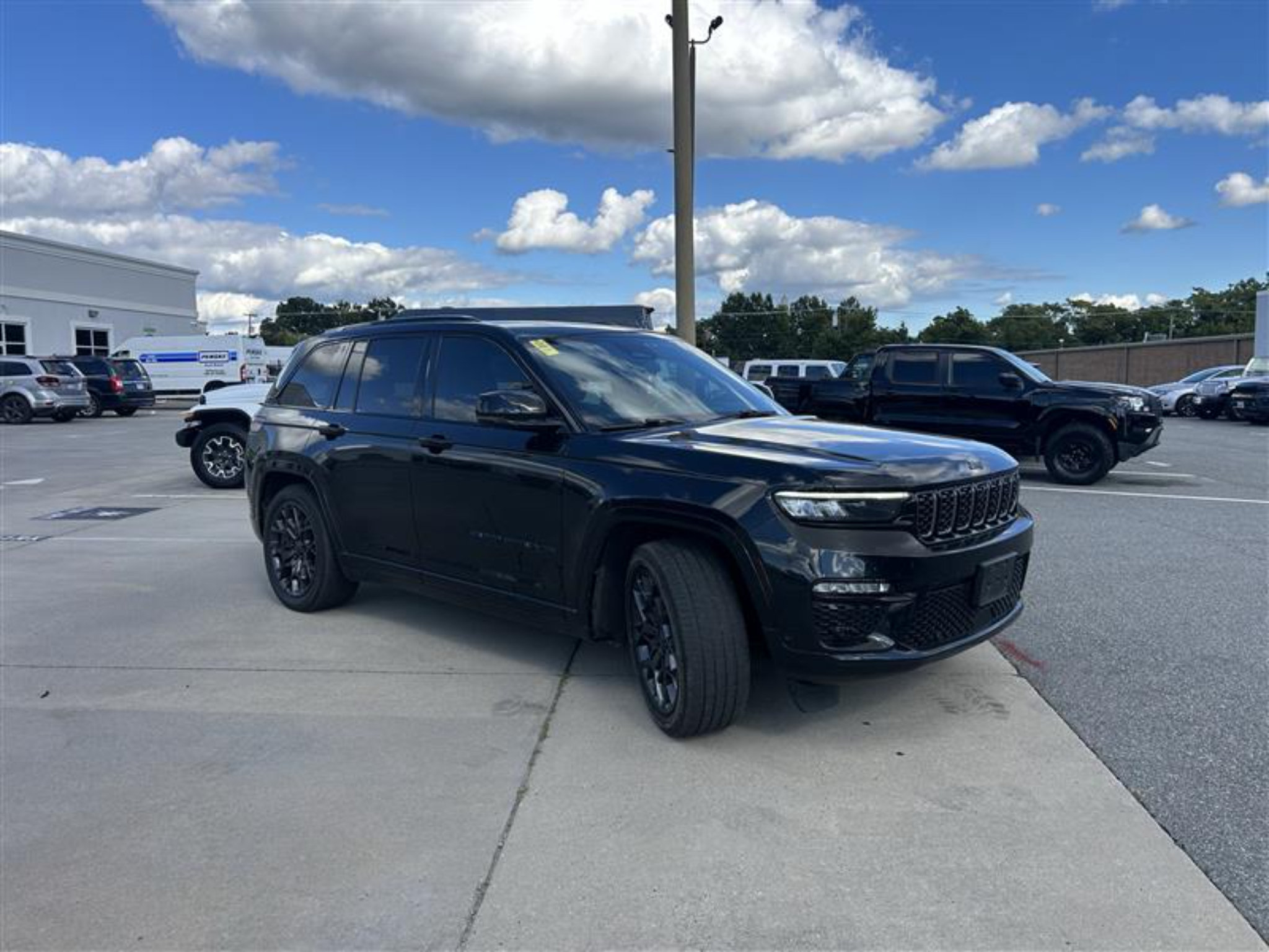 Certified 2023 Jeep Grand Cherokee Summit AWD/4WD image 9