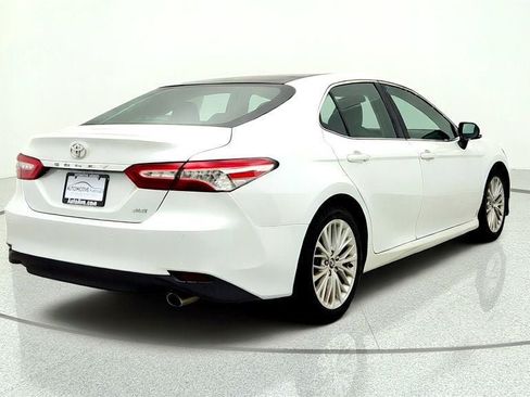 Used 2018 Toyota Camry XLE FWD image 5
