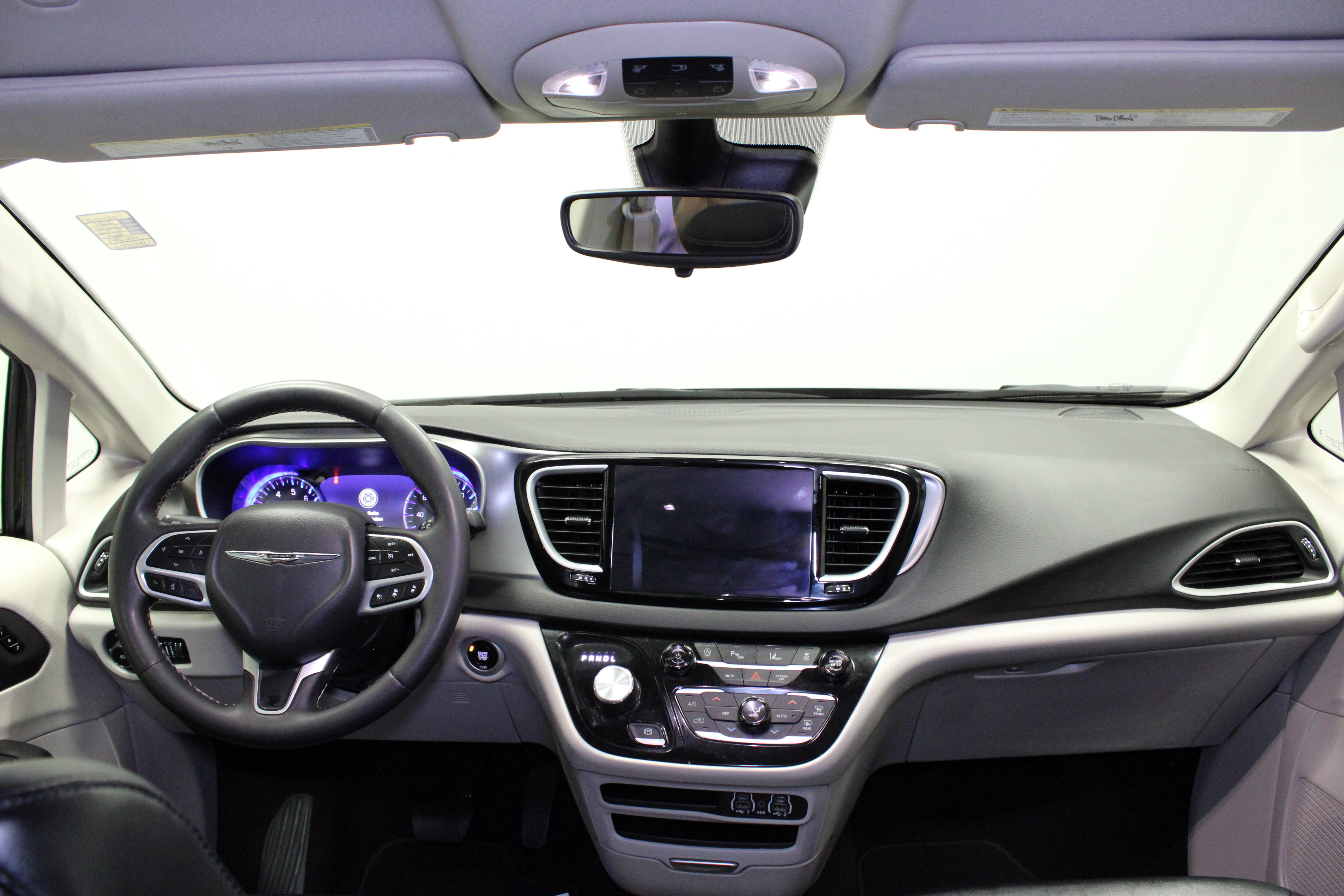 Used 2024 Chrysler Pacifica Touring-L FWD image 19