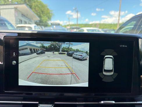 Used 2024 Kia Carnival EX FWD image 29
