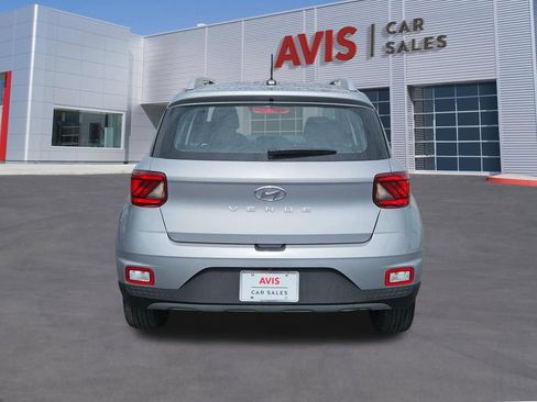 Used 2025 Hyundai Venue SEL FWD image 5
