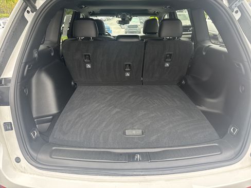 Used 2023 Jeep Grand Cherokee Altitude image 5