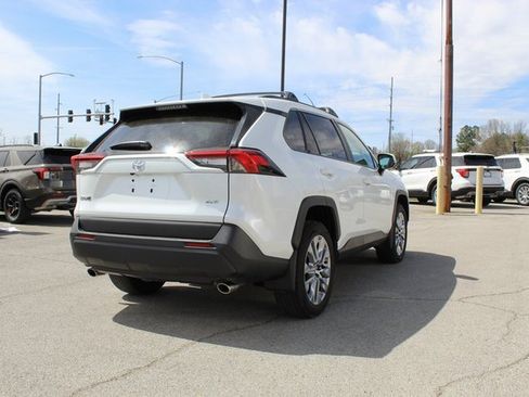 Used 2023 Toyota RAV4 XLE Premium image 5