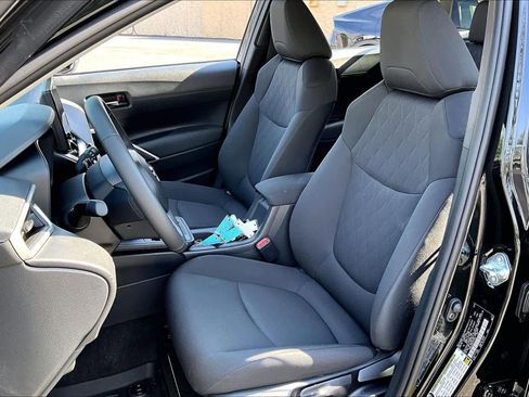 Certified 2026 Toyota Corolla Cross LE image 8