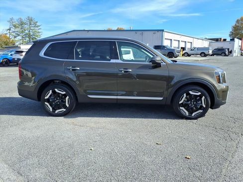 New 2025 Kia Telluride S image 3