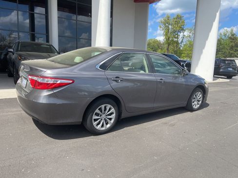 Used 2015 Toyota Camry LE FWD image 12