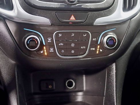 Used 2018 Chevrolet Equinox LT image 22