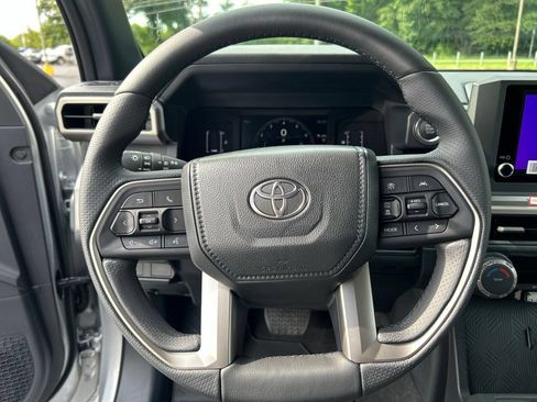 New 2026 Toyota 4Runner SR5 AWD/4WD image 14