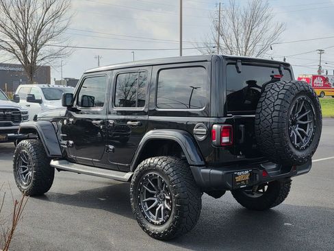 Used 2019 Jeep Wrangler Unlimited Sahara w/ Uconnect 4C Nav & Sound Group image 7